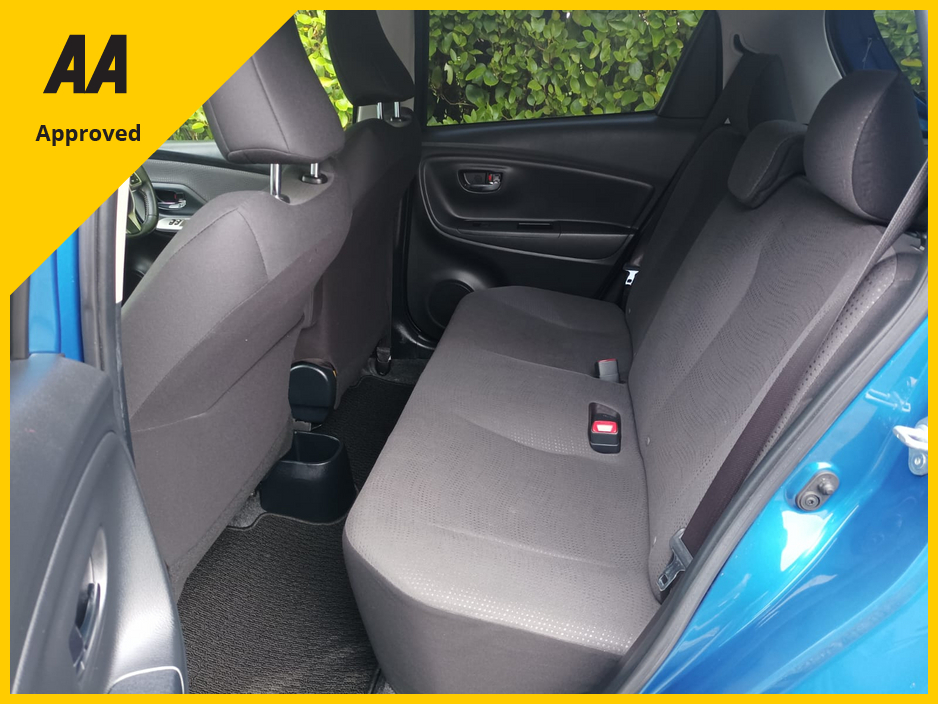 2016 Toyota Yaris ULTIMATE 1.3  PETROL AUTOMATIC LOW MILEAGE HIGH SPEC MULTIFUNCTION STEERING WHEEL ALLOY WHEELS LED HEADLIGHTS FACTORY IMMOBILISER PROXIMITY KEYS 2 FACTORY REMOTE KEYS 2 YEARS NCT 1 YEAR ROAD TAX €12,995