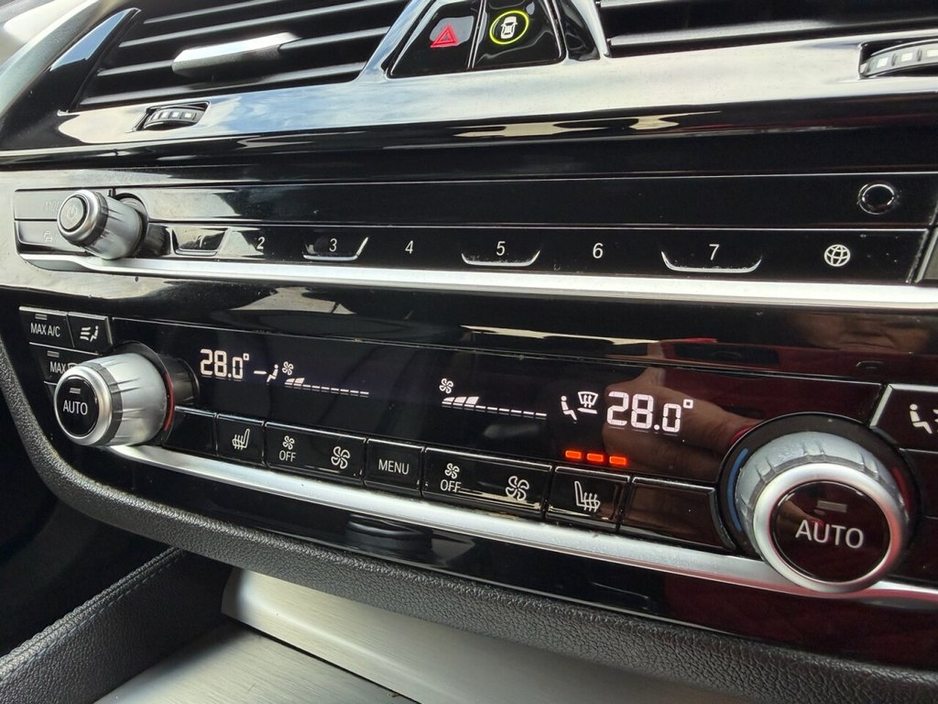 2020 BMW 5 Series - image 20