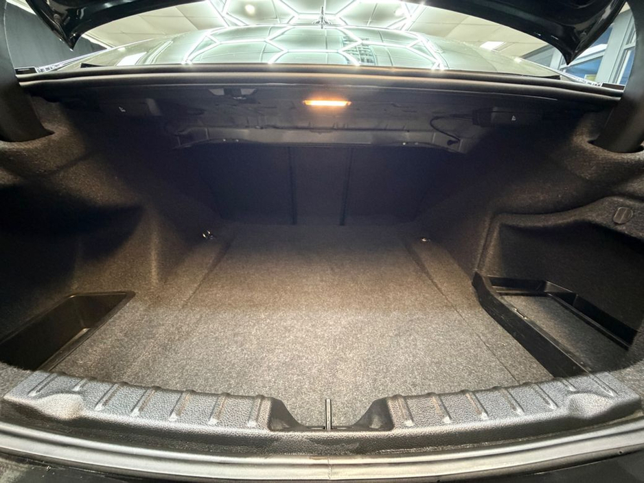 2016 BMW 3 Series - image 33