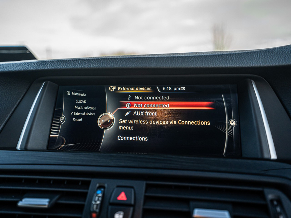 2015 BMW 5 Series - image 27