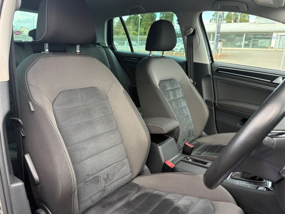 2016 Volkswagen Golf - image 29