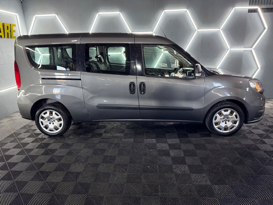 2017 Fiat Doblo - image 4