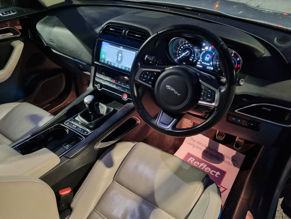 2019 Jaguar F-Pace - image 8