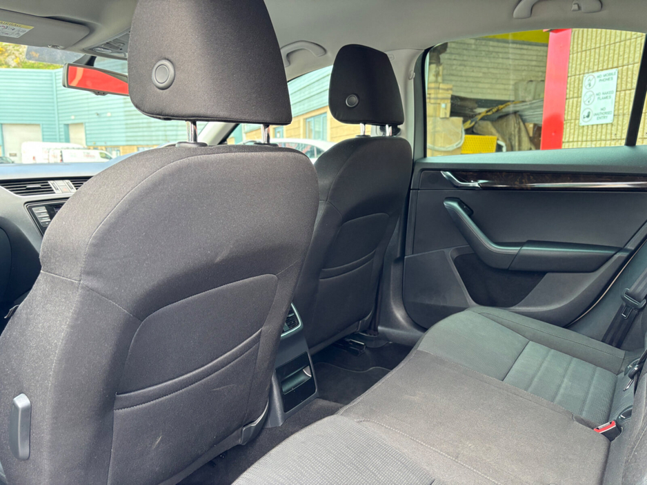 2015 Skoda Octavia - image 12