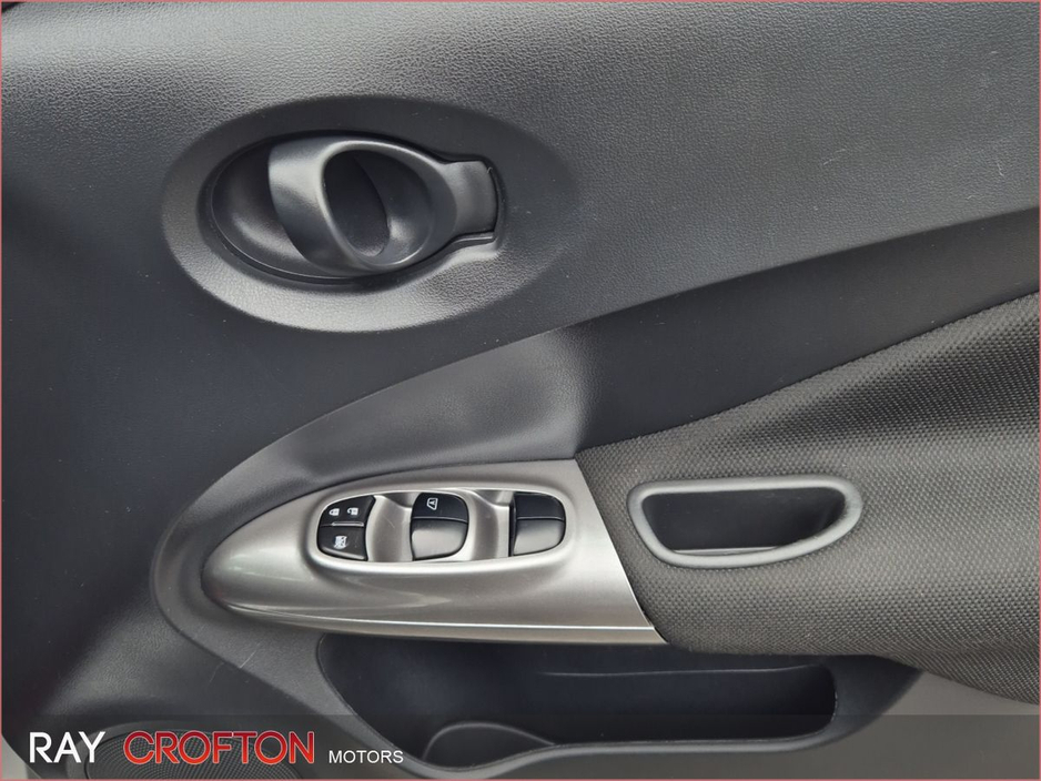 2015 Nissan Juke - image 16