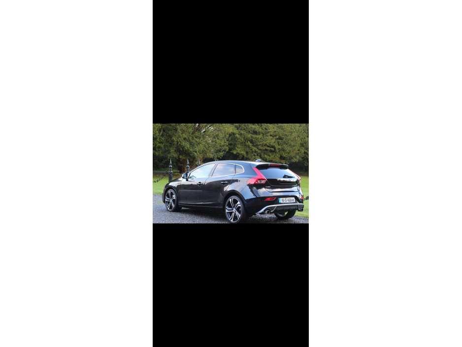 2015 Volvo V40 - image 5