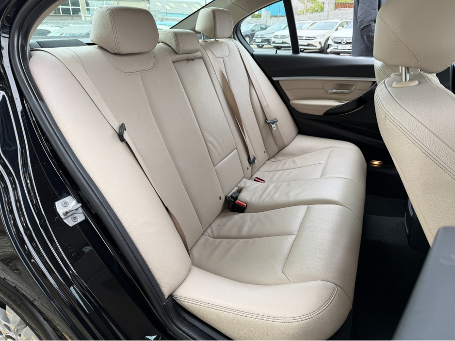 2017 BMW 3 Series - image 20