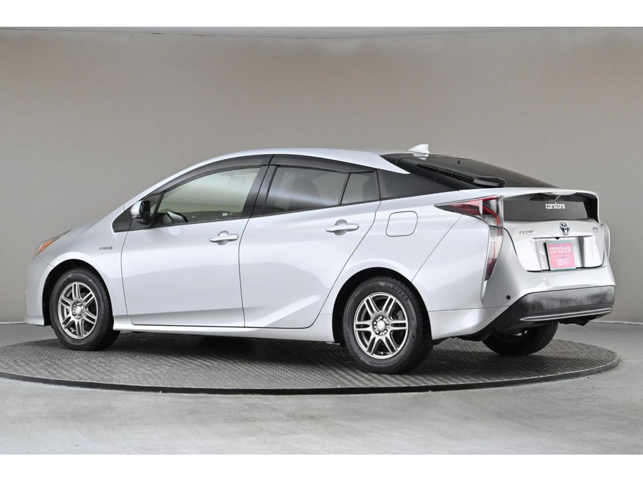 2017 Toyota Prius - image 6