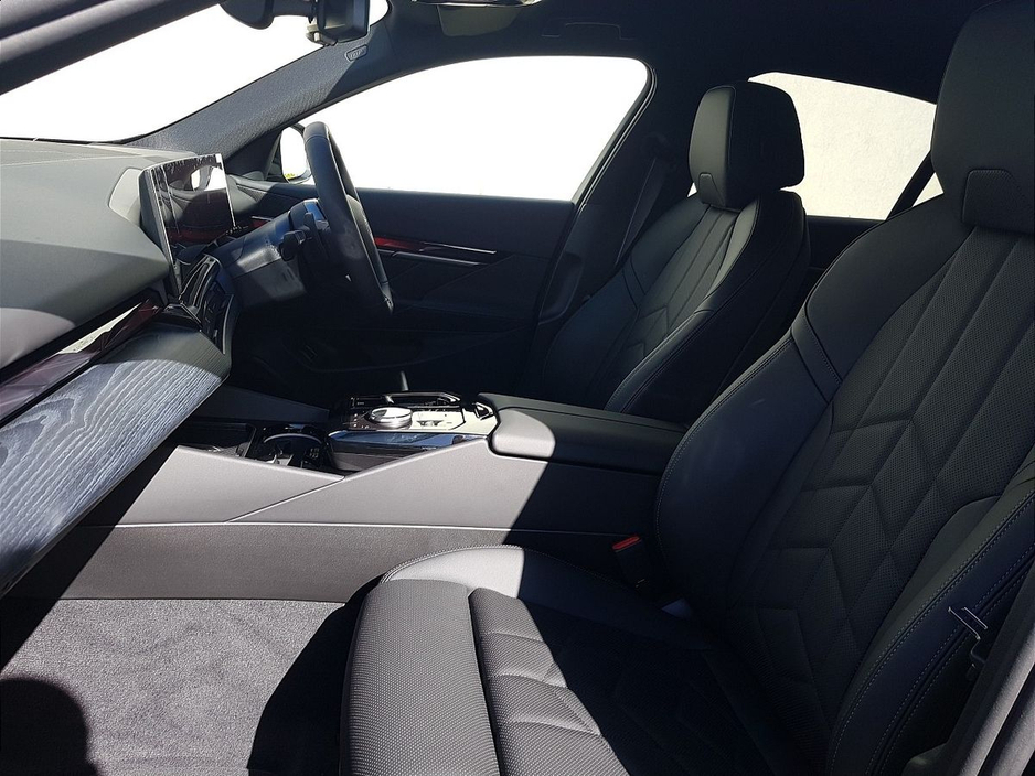 2026 BMW 5 Series - image 7