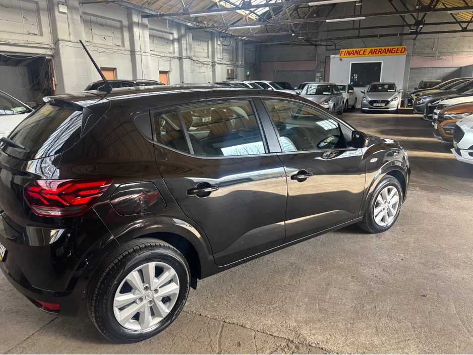 2023 Dacia Sandero - image 10