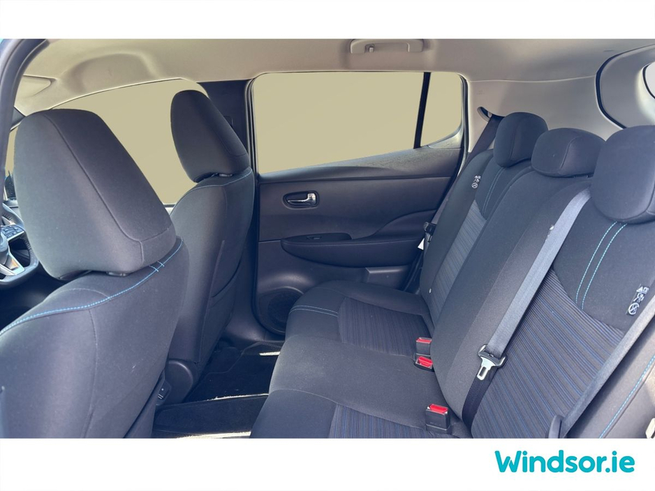 2022 Nissan Leaf - image 8