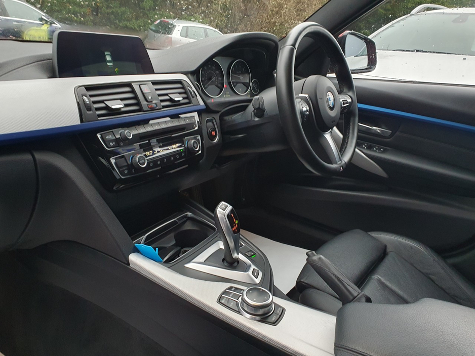 2018 BMW 3 Series - image 10