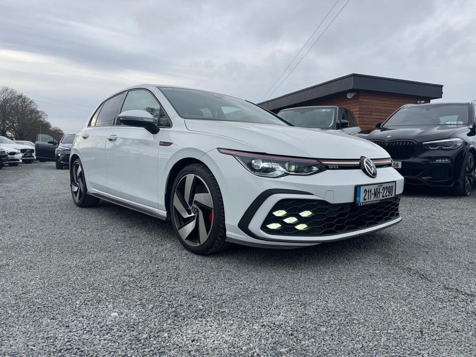 2021 Volkswagen Golf - image 24