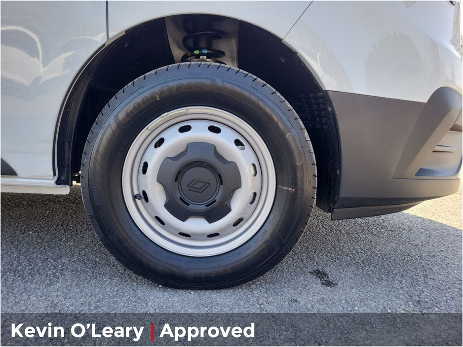 2026 Renault Trafic - image 10