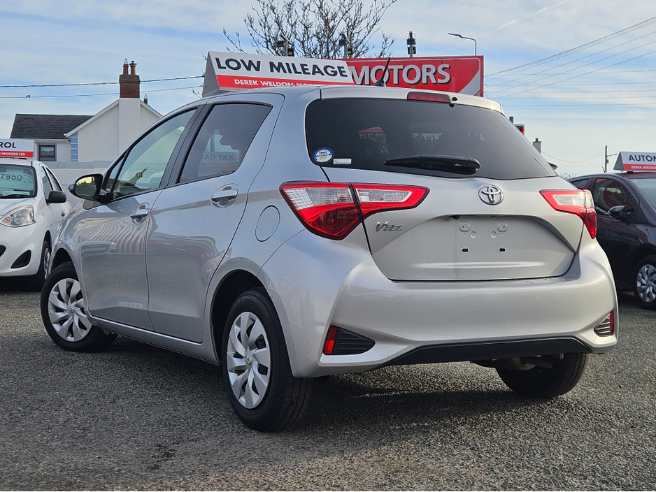 2019 Toyota Yaris - image 9