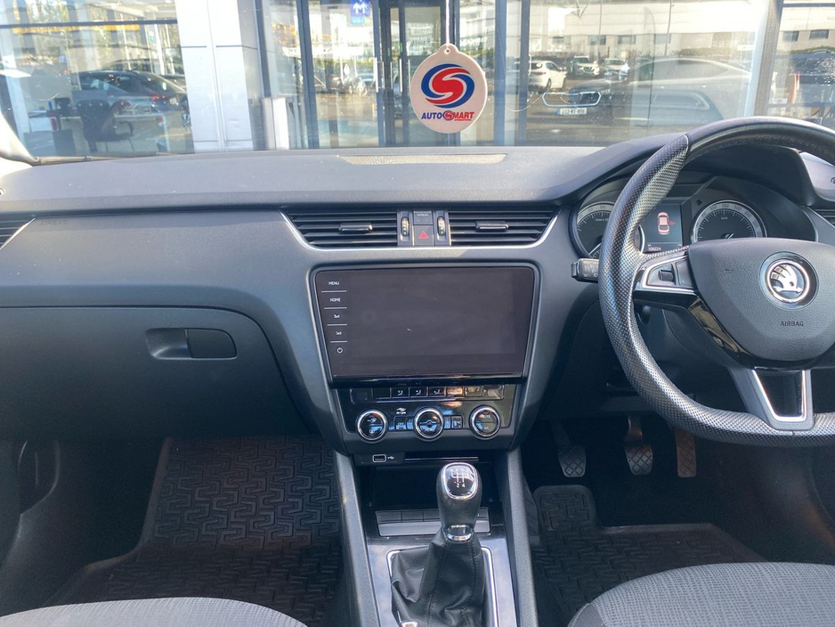 2019 Skoda Octavia - image 8