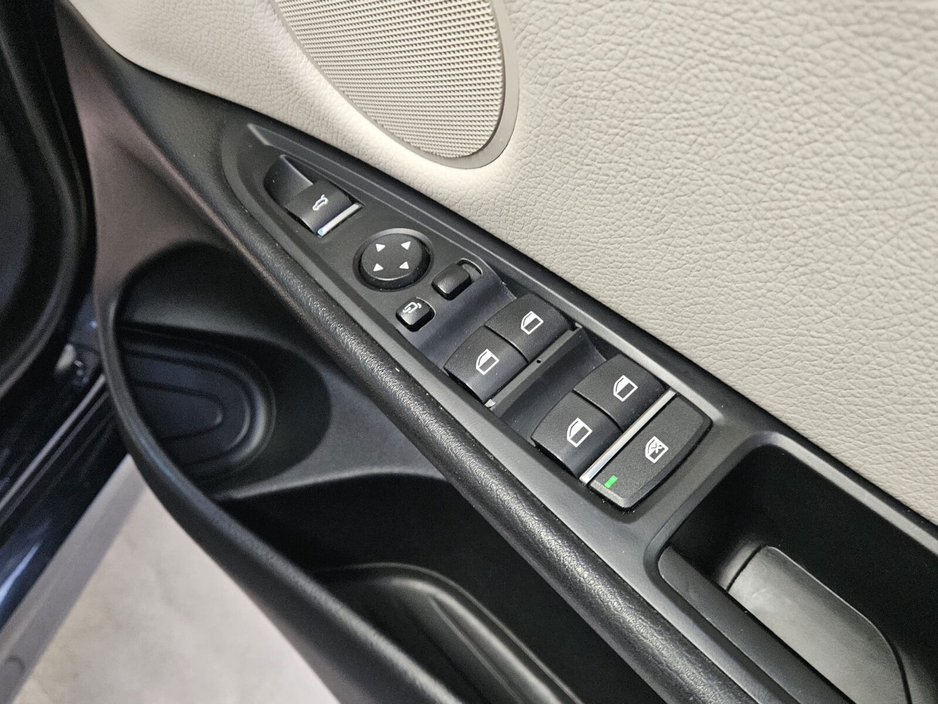 2016 BMW X5 - image 9