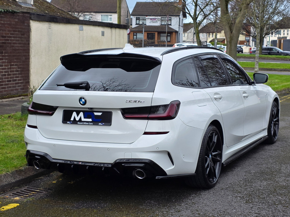 2021 BMW 3 Series - image 7