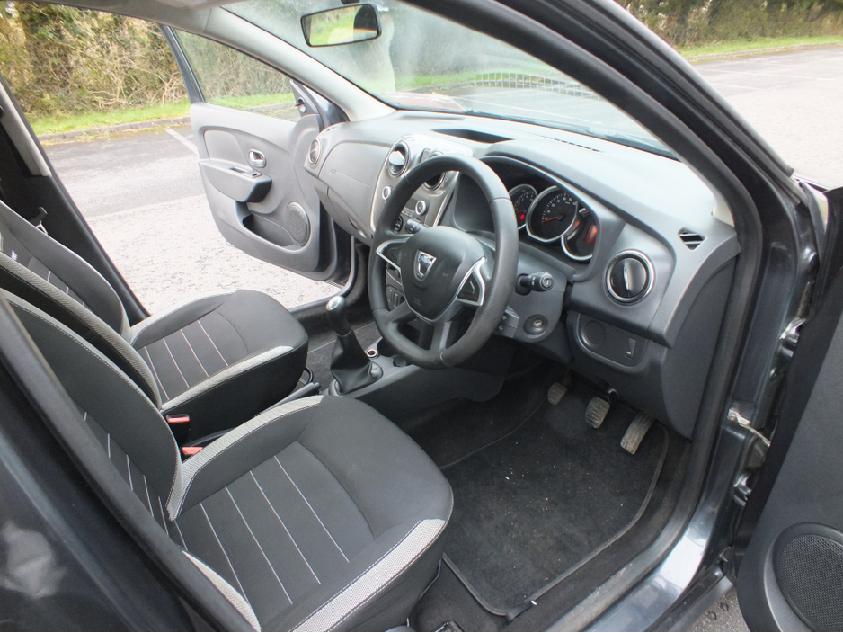 2017 Dacia Sandero - image 9