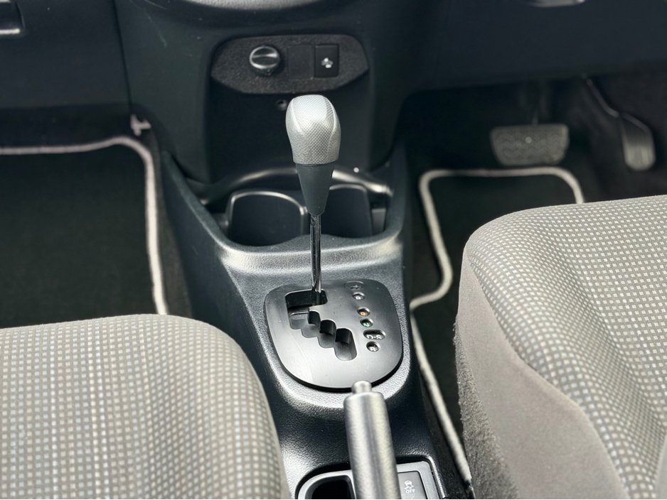 2019 Toyota Yaris - image 38