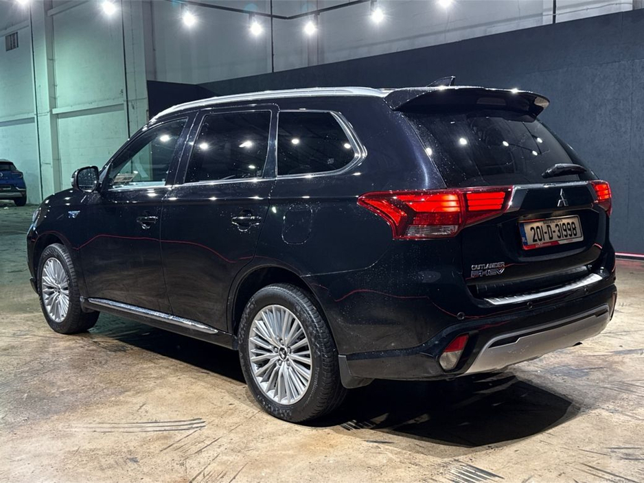 2020 Mitsubishi Outlander - image 5