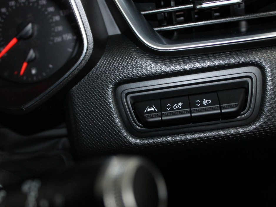 2020 Renault Clio - image 25