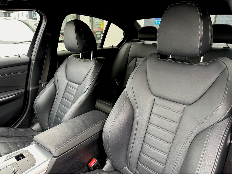 2021 BMW 3 Series - image 8