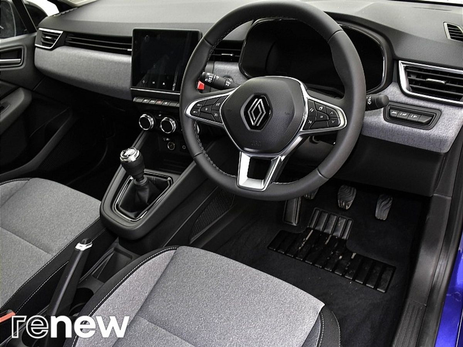 2025 Renault Clio - image 6