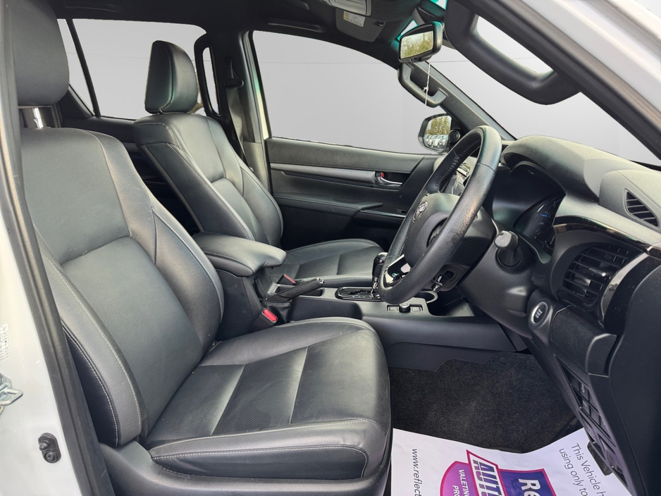 2025 Toyota Hilux *NO VAT* 2.8 INVINCIBLE  AUTO #332 €57,999