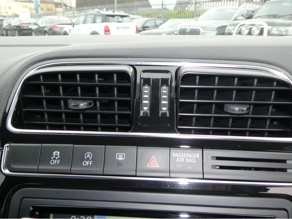 2015 Volkswagen Polo - image 26