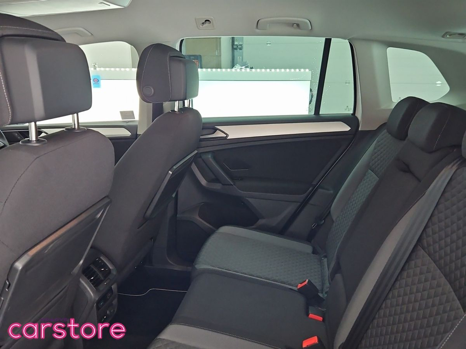 2018 Volkswagen Tiguan - image 13