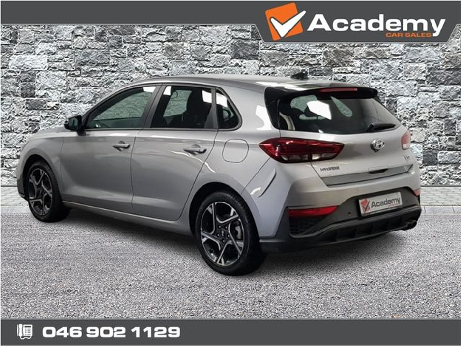 2022 Hyundai i30 - image 3