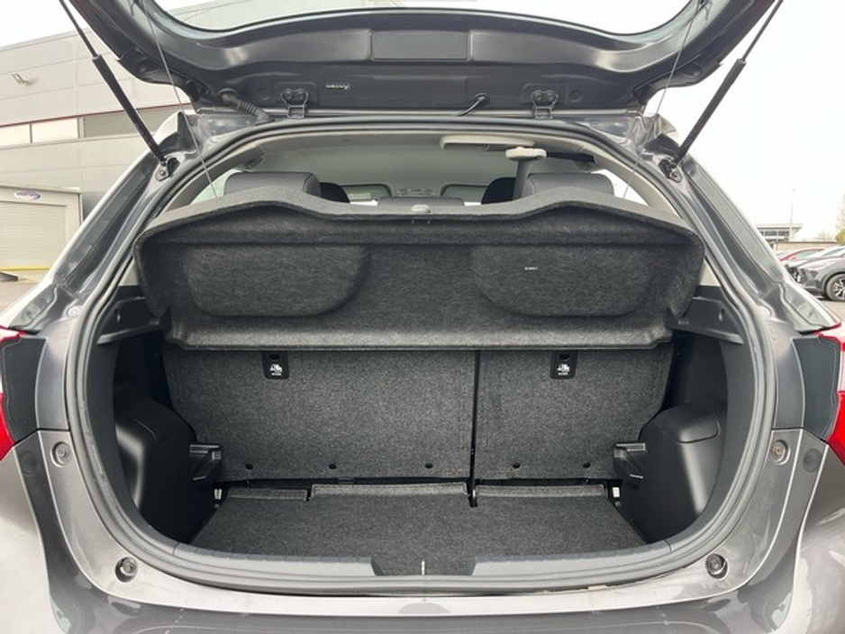 2017 Toyota Yaris 1.0 LUNA 4DR €13,950