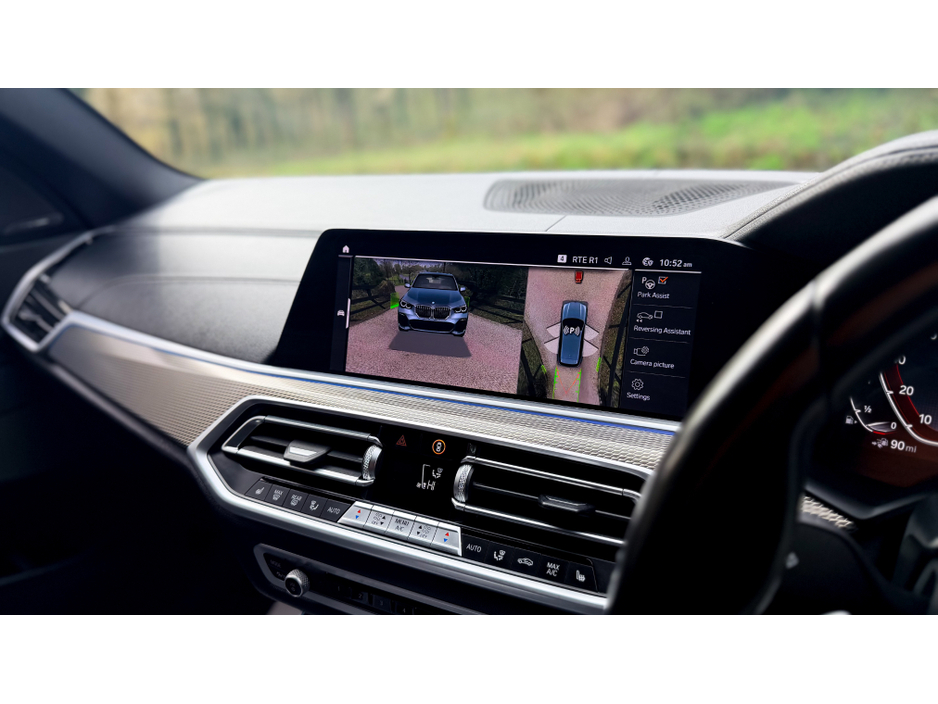 2020 BMW X5 - image 4