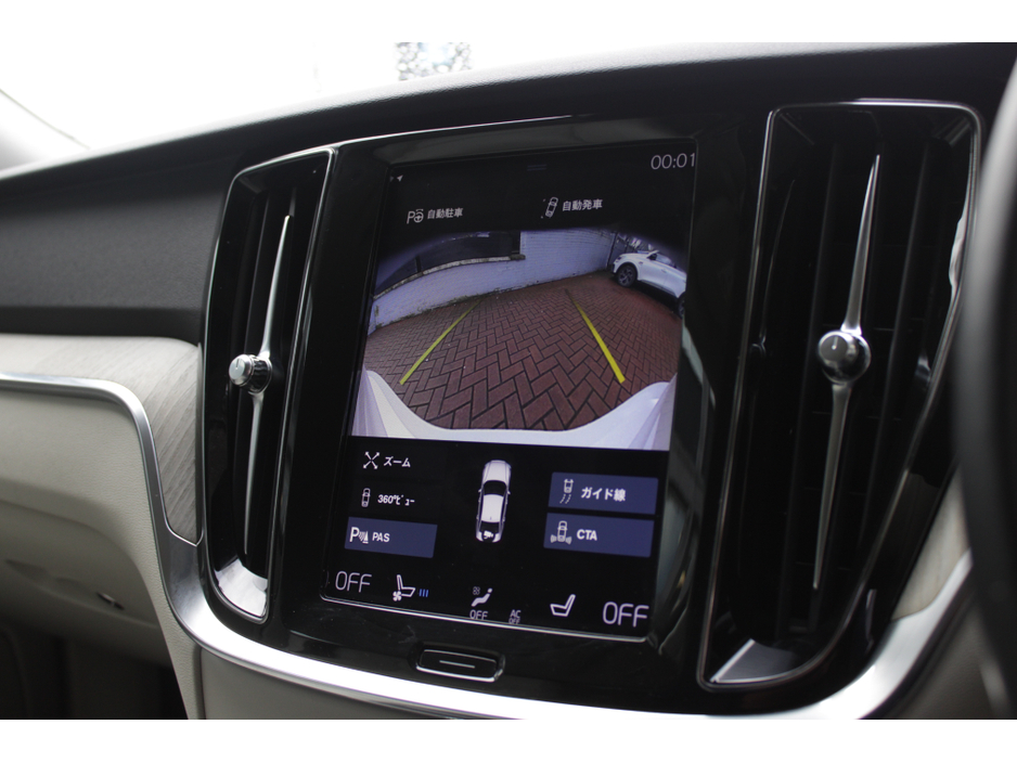 2020 Volvo S60 - image 14