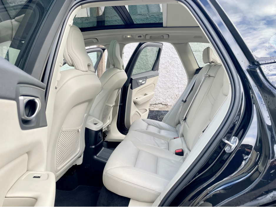 2023 Volvo XC60 T6 RECHARGE PHEV PLUS DARK AWD AUTO 5DR €39,995