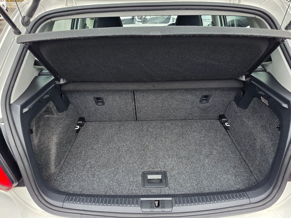 2012 Volkswagen Polo - image 13