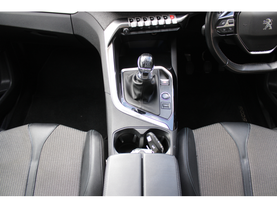 2022 Peugeot 5008 - image 20