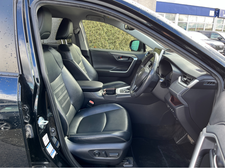 2020 Toyota Rav4 - image 11