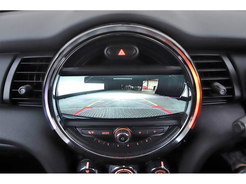 2016 MINI Hatch - image 19