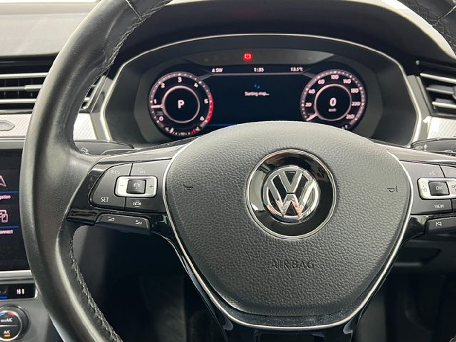 2020 Volkswagen Passat - image 31