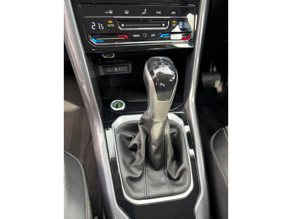 2023 Volkswagen T-Roc - image 44