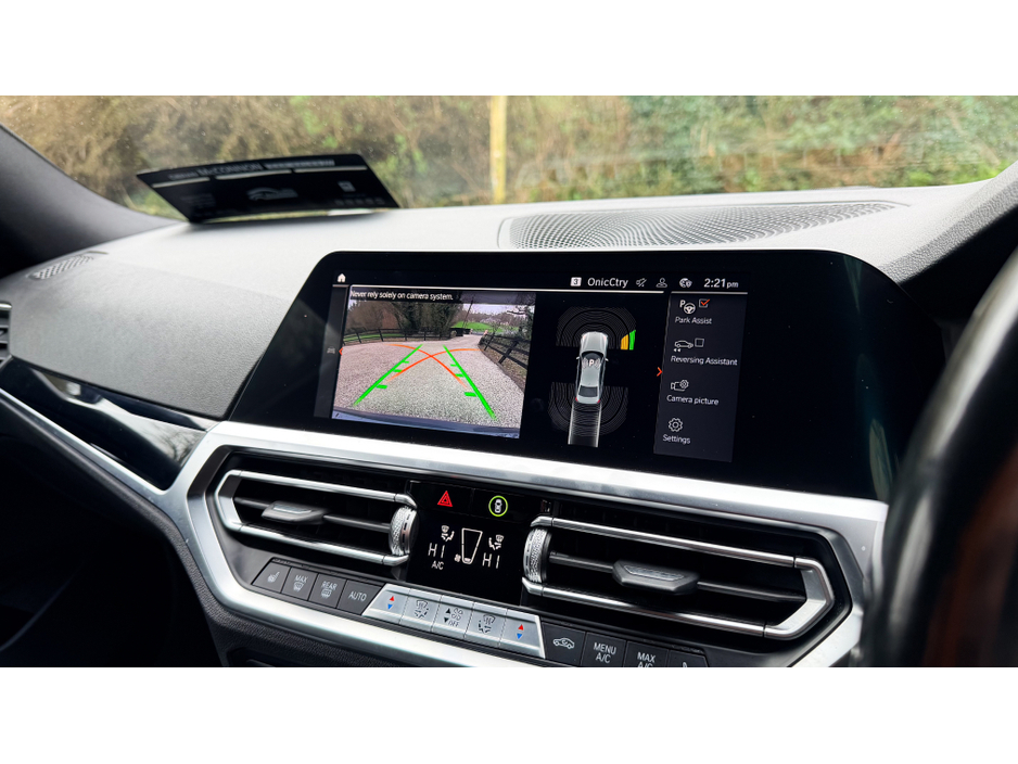 2021 BMW 3 Series - image 11