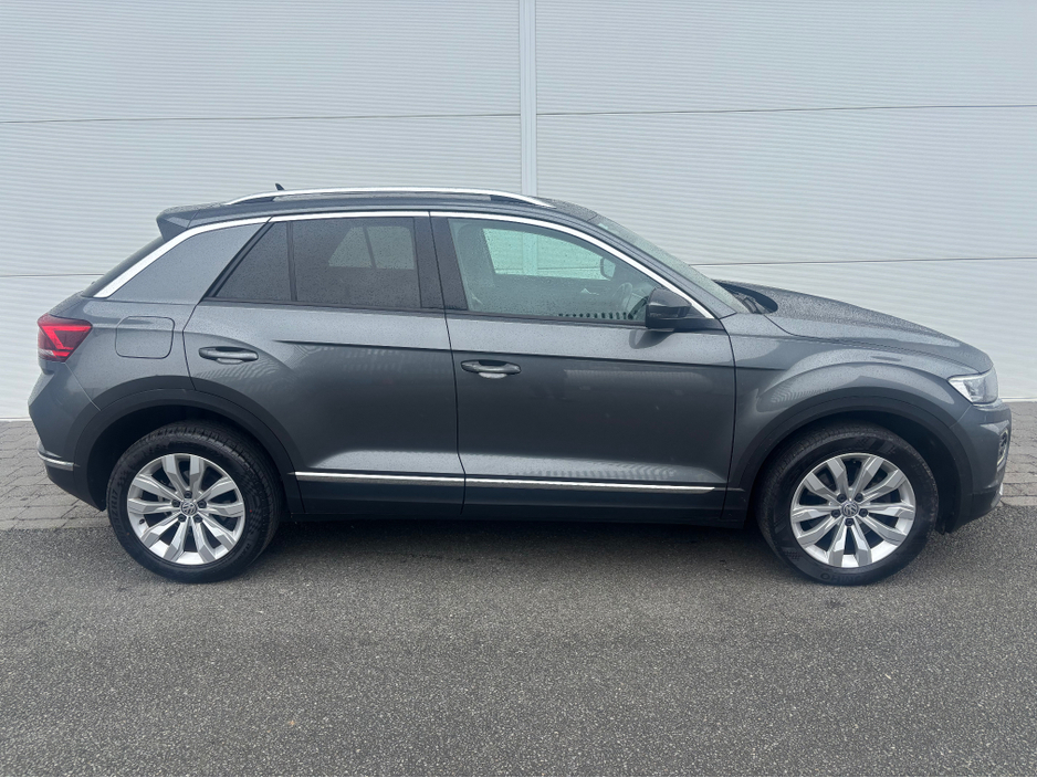 2019 Volkswagen T-Roc - image 5