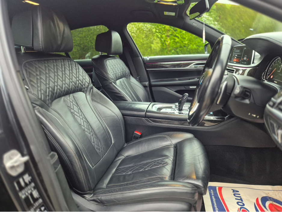 2016 BMW 7 Series - image 12