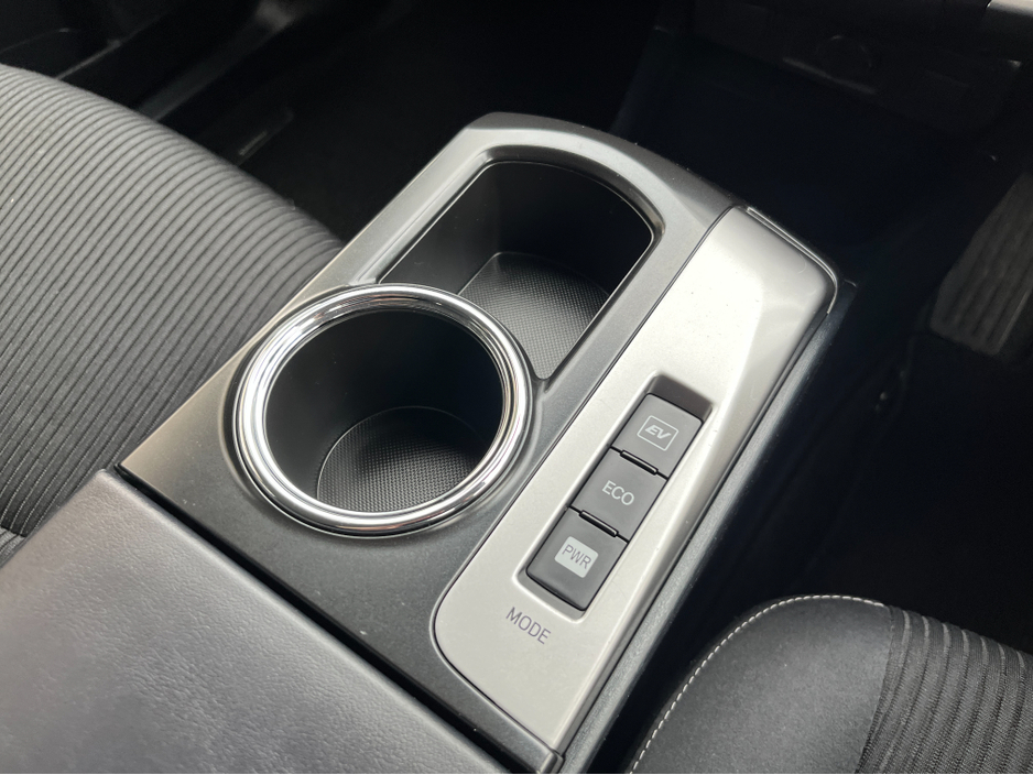 2019 Toyota Prius+ - image 18