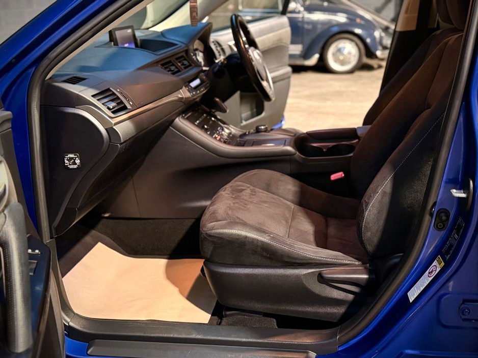 2015 Lexus CT 200 h - image 14