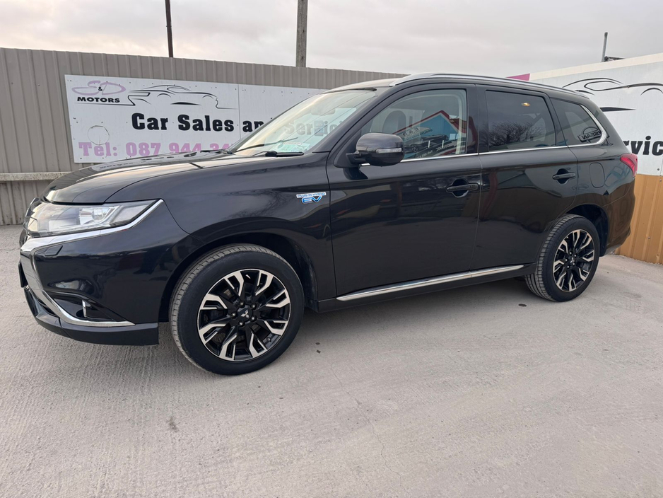 2016 Mitsubishi Outlander - image 9