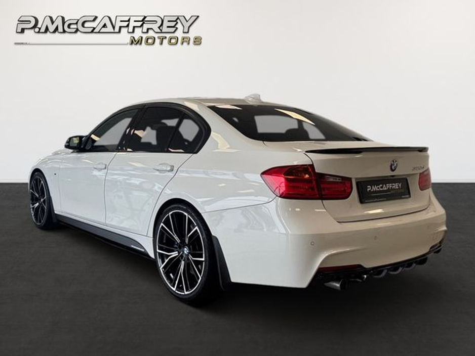 2017 BMW 3 Series - image 7