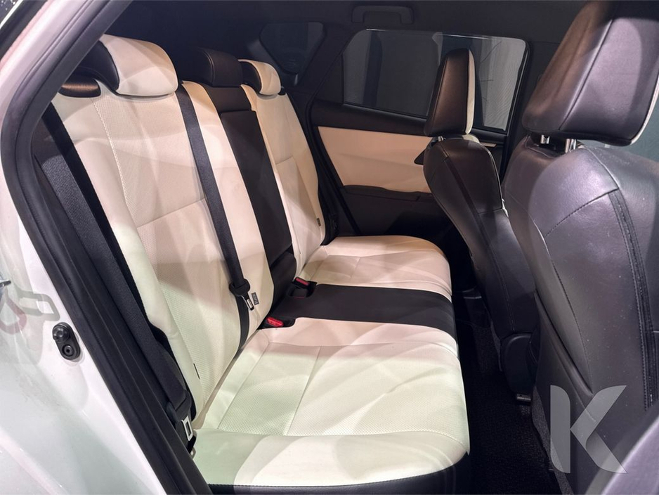 2017 Toyota Auris - image 13